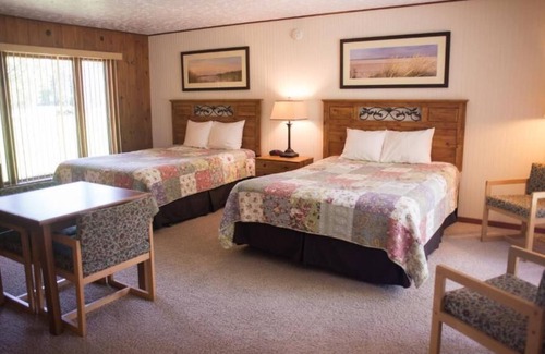 Suttons Bay Hotel | M-22 Inn Suttons Bay
