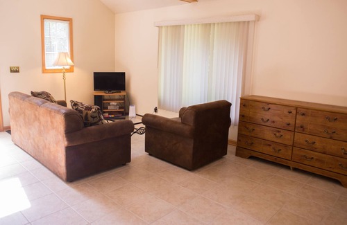 Suttons Bay Hotel | M-22 Inn Suttons Bay