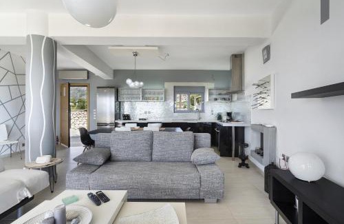 Eleios-Pronnoi Villa | M and T Seaview main villa