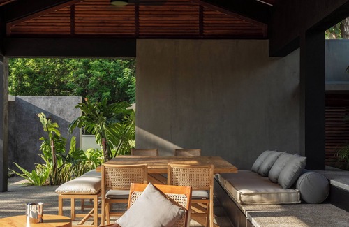 Tangalle Villa | M-Beach House stunning bayfront villa - fully staffed and serviced!