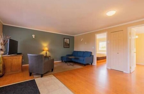 Alert Bay Cabin | (M) Deluxe Double Bedroom Cabin (non pet friendly)
