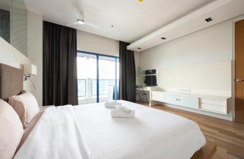 Ratchaprasong Apartment | M Estate 2BR Private Residence, 300m to BTS Chit Lom