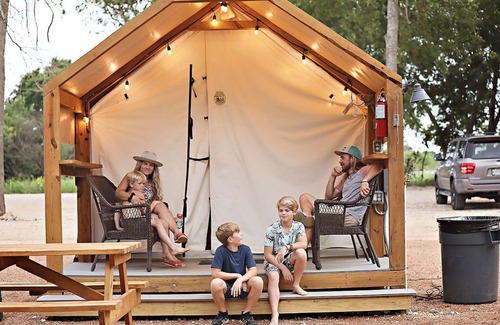 Sutherland Springs Cabin | #M Son's Rio Cibolo - Glamping Cabin