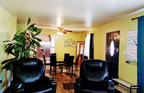 Carlsbad House | (M1) Enchanted Getaway ☀ 3-Mins Walk To River❣