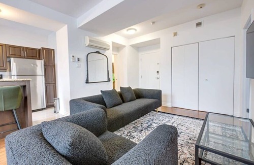 Milton Park Apartment | M11 | Boulevard Suites:Cozy 2-BR in DT Montreal 2E