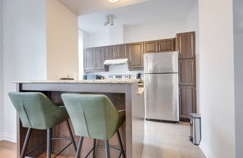 Milton Park Apartment | M11 | Boulevard Suites:Cozy 2-BR in DT Montreal 2E