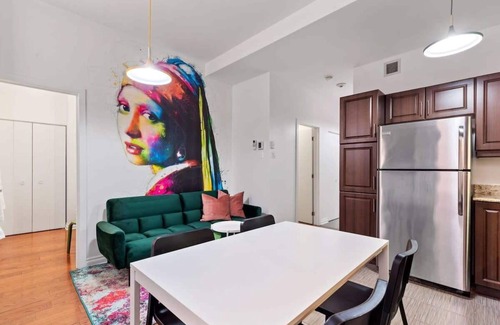 Milton Park Apartment | M11 | Boulevard Suites: Cozy 2-BR DT Montreal 3B