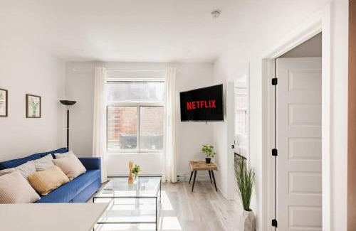Mile End Apartment | M11 Gorgeous Modern 2BRSofaBedHeart of Plateau