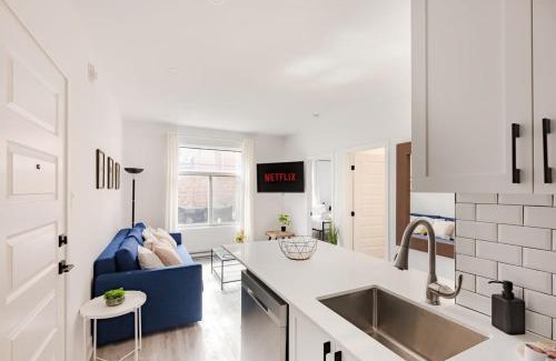 Mile End Apartment | M11 Luxury 2BR Sofa Bed in the Heart of PlateauMile-End