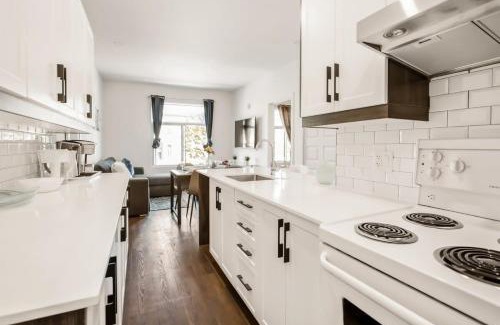 Mile End Apartment | M11Upscale 1BR Sofabed in heart PlateauMile-end