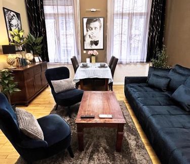 Ferencvaros Apartment | M13 Rustic Stylish with King Bed & Friendly Host