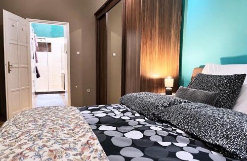 Ferencvaros Apartment | M13 Rustic Stylish with King Bed & Friendly Host