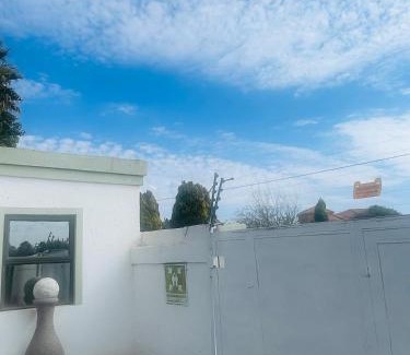 Mmabatho House | M2B guest lodge - Mum to be spa
