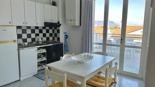 Marcelli Apartment | M386 - Marcelli, trilocale con giardino e vista mare