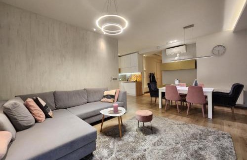 Orszagut Apartment | M53 "Margaret's Edge" Apartment