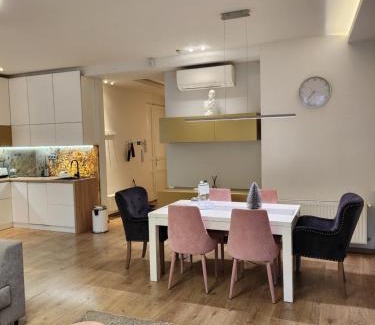 Orszagut Apartment | M53 "Margaret's Edge" Apartment