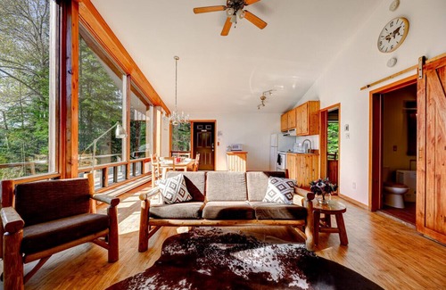 Sainte-Lucie-des-Laurentides House | Manoir des Pins - Private spa, sauna and beach access