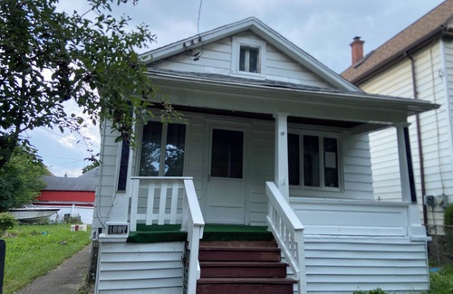 Niagara Falls House | MABSARKERLLC 3-bedroom house in marvelous Niagara Falls with AC