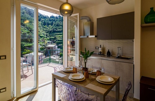 Vernazza Apartment | Macaia Terrace Apartment