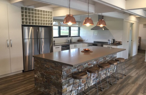 Northwood House | MacArthur Park - stunning, private 4 bedroom house with panoramic views