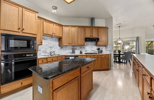 McNeil House | 'Machete Place' North Austin! Pet Friendly! Work Space!