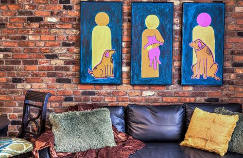 Downtown Montreal Apartment | Mackay Street Downtown - Bell Center, Nightlife, & Metro at your doorstep!