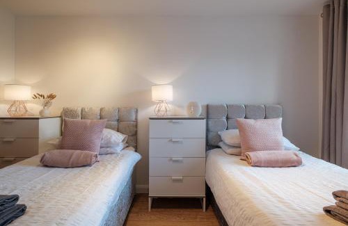 Westhill Apartment | Mackie Residence - SJA Stays - 3 Bed Apartment with parking