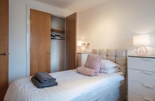 Westhill Apartment | Mackie Residence - SJA Stays - 3 Bed Apartment with parking