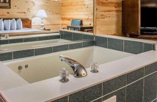 Mackinaw City Hotel | Mackinac Lodge
