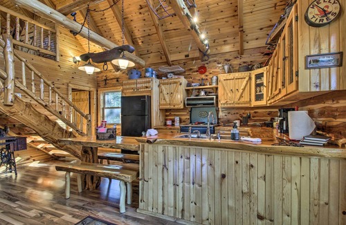 Goodson Cabin | Macks Creek Cabin on 30 Acres w/Dock & Watercraft