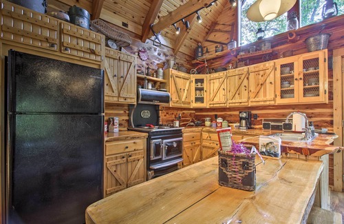 Goodson Cabin | Macks Creek Cabin on 30 Acres w/Dock & Watercraft