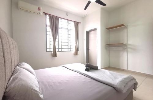 Taman Daya House | Maco Home Premium Suite Corner at Mount Austin Taman Daya