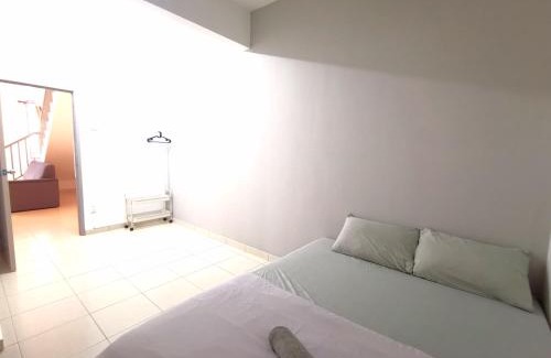 Taman Daya House | Maco Home Premium Suite Corner at Mount Austin Taman Daya