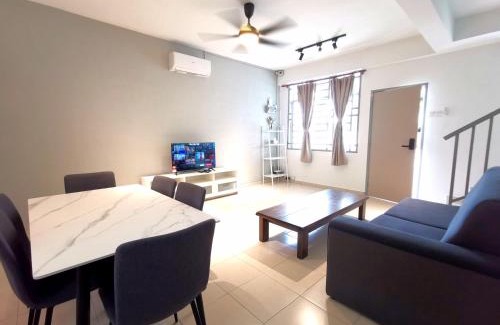 Taman Daya House | Maco Home Premium Suite Corner at Mount Austin Taman Daya