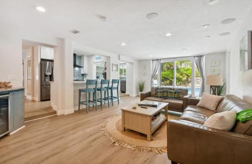 South Pinellas Community Council House | Mad Beach HideAway - Private Pool 4 Bed 3 Bath