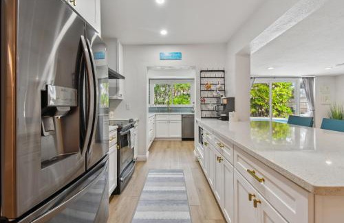 South Pinellas Community Council House | Mad Beach HideAway - Private Pool 4 Bed 3 Bath