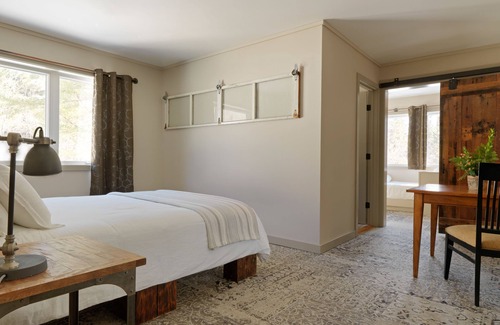 Waitsfield Hotel | Mad River Barn