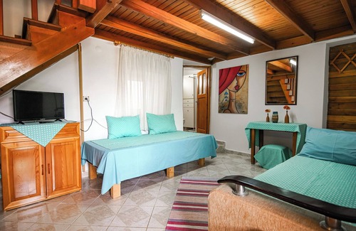 Bozcaada Hotel | MADAM AFRODİT KONUKEVİ