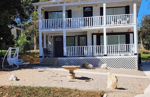 Many House | Madea's Place Unit B