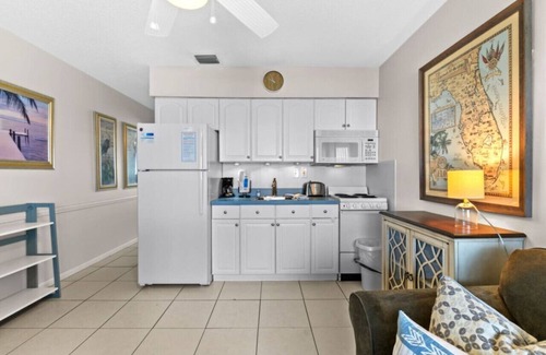 Madeira Beach Condo | Madeira Beach Cozy 1-Bedroom Second-Floor Condo at Tropic Breeze #17