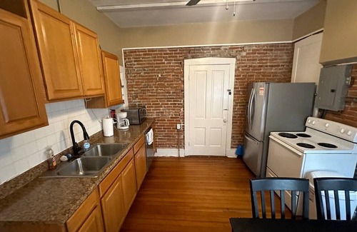 St. Charles Historic District House | Madison House 2 -Walk to Main St