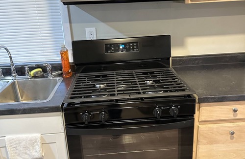 Peoria House | Madisons place, a newly remodeled duplex is 5 mins away from OSF and Carle hospn