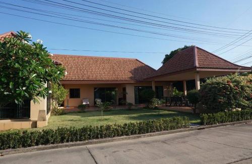 Kram Villa | Mae Phim Villa BR64 by Sun4U