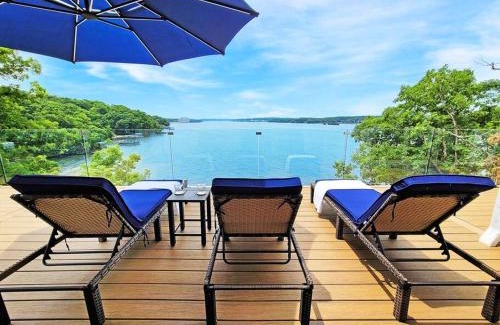 Osage Beach House | Magazine-Featured Mansion, Golf Green, Casino, etc
