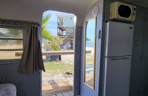 Port Lavaca Apartment | Maggie · Maggie At The Beach - Waterfront Retro Retreat