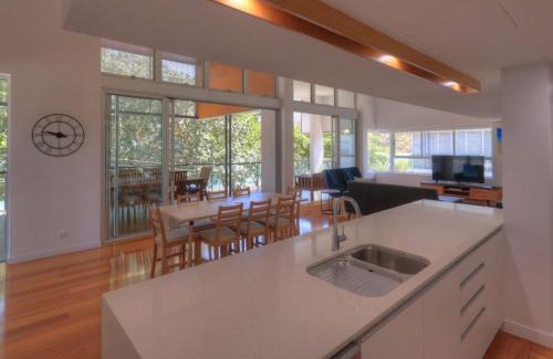 Horseshoe Bay Apartment | Maggies Beachfront Apartment 5