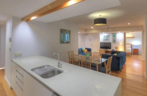 Horseshoe Bay Apartment | Maggies Beachfront Apartment 4