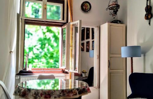 Vysehrad Apartment | Magic Hideway by Vyšehrad-2BR-Peace-near Congres