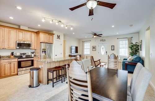 The Plains House | Magic Mountain Retreat, King Bed, Near Wineries, Horse Events and Dining