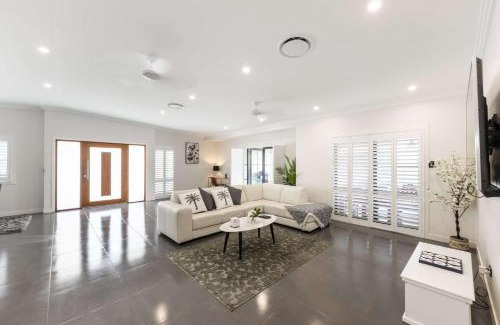 Annandale House | Magic on MacArthur